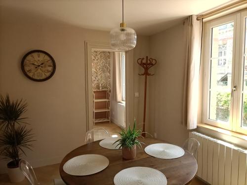 صورة لـ Les Roses - Appartement cosy proche plage - Veules-les-Roses في فول-لي-روز