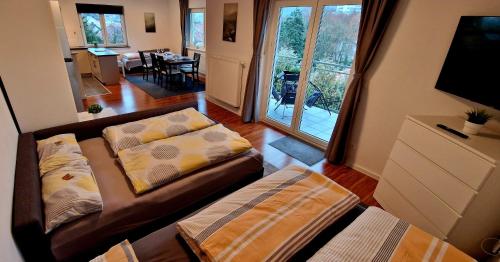 Postel nebo postele na pokoji v ubytování Ferienwohnung Marbachtal Bad Kissingen