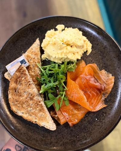 Φαγητό σε αυτό το πανδοχείο ή κάπου εκεί κοντά