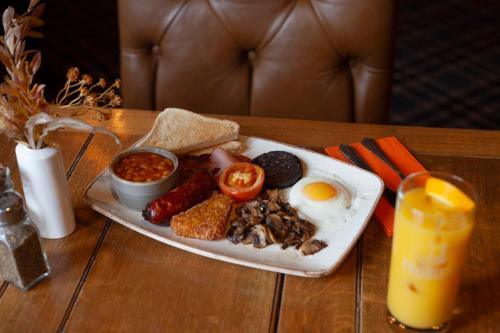 a plate of breakfast food on a wooden table at The Woodborough Inn in Winscombe