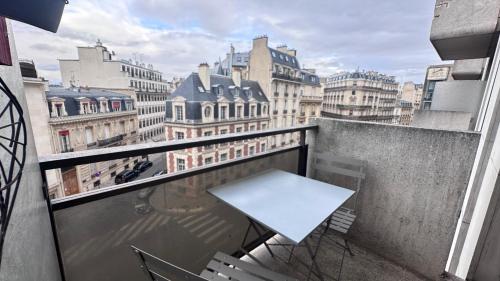Studio near Champs-Elysées, facing Parc Monceau