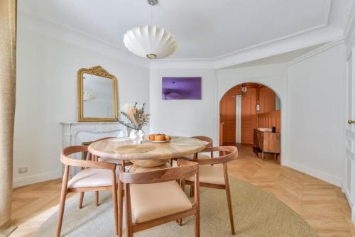 TOUR 1 Renovated 1 Bed Paris 75016 Passy
