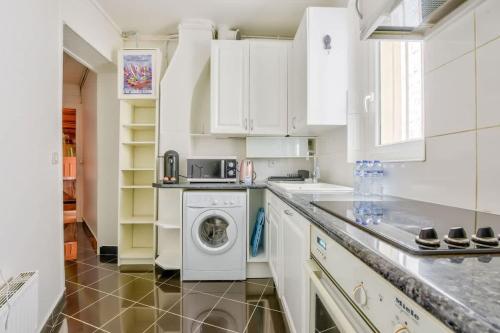 TOUR 1 Renovated 1 Bed Paris 75016 Passy