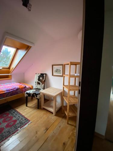 a bedroom with a bed and a chair and a desk at Burgblick Stube - Apartment für bis zu 4 Personen - Haustiere willkommen - mit Einbauküche - Fahrradparkplatz etc in Beilstein