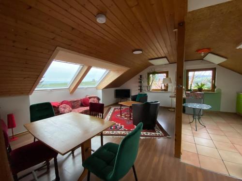 Posezení v ubytování Burgblick Stube