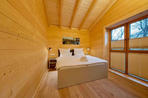 Ένα ή περισσότερα κρεβάτια σε δωμάτιο στο NETTEN Naturerlebnis Holz-Chalets