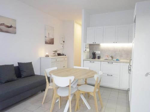 Appartement 2 pièces 2 à 4 personnes proche plage -AVELIG