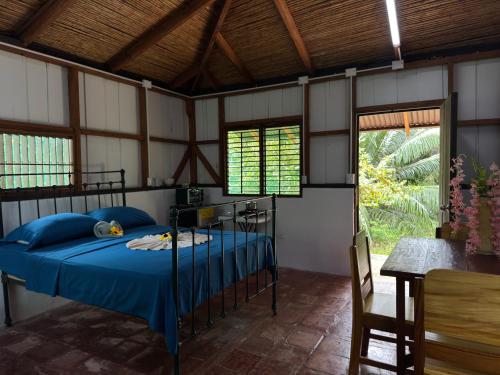 Postel nebo postele na pokoji v ubytování Bamboo Garden Villas