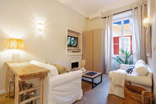 Elegant flat with AC, heart of old Nice, Walking to the Beach!