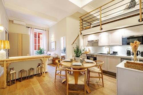 Elegant flat with AC, heart of old Nice, Walking to the Beach!