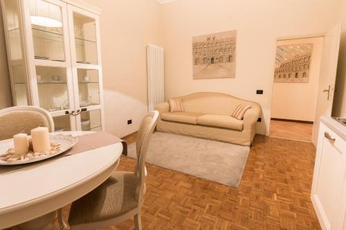 a living room with a table and a couch at Residenza Marchesi Pontenani in Florence