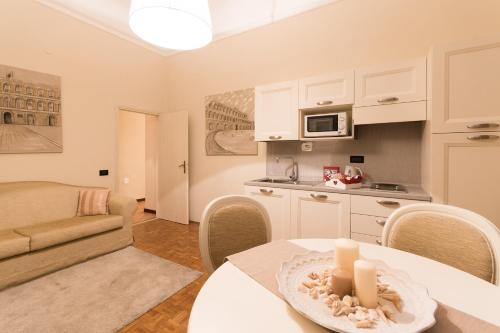 a kitchen and living room with a table and chairs at Residenza Marchesi Pontenani in Florence