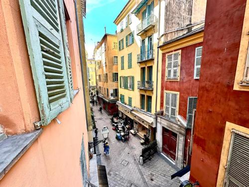 Elegant flat with AC, heart of old Nice, Walking to the Beach!