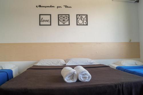 Een bed of bedden in een kamer bij Pousada Novo Horizonte