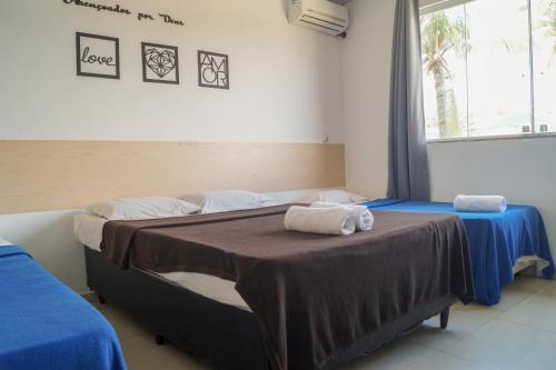 Een bed of bedden in een kamer bij Pousada Novo Horizonte