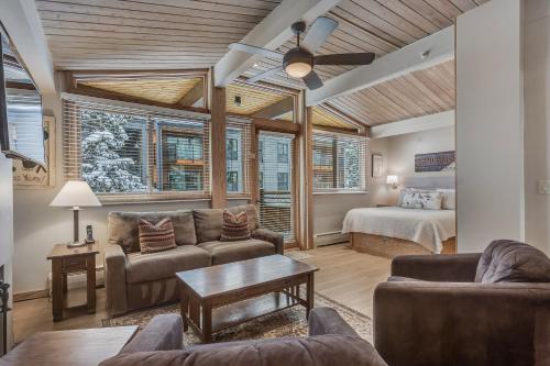 Posezení v ubytování Laurelwood Condominiums 412