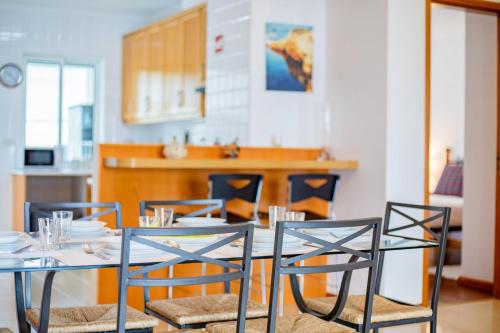 Posezení v ubytování GuestReady - Azorean retreat with Marina view