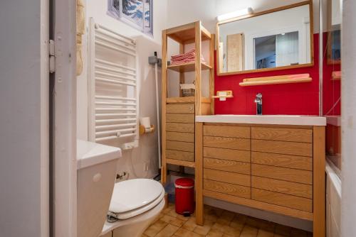 a small bathroom with a toilet and a sink at Studio Chaleureux, Plein Sud in Villard-de-Lans