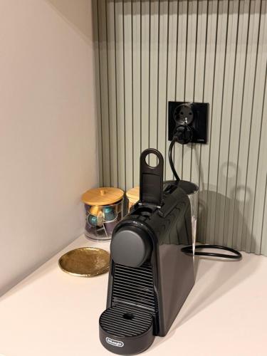 uma impressora em cima de uma mesa em Sage Studio em Drobeta-Turnu Severin