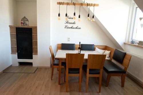 a dining room with a table and chairs at Ferienwohnung Familie Löffler in Ostrach