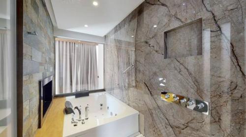 O baie la Luxury Apartments & Villas