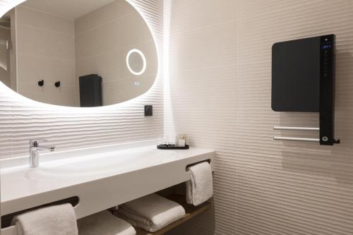 Ένα μπάνιο στο Hôtel OstOria Périgueux, BW Signature Collection