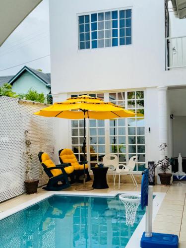 The Sky High Escape - 5 Mins from Airport & Beaches