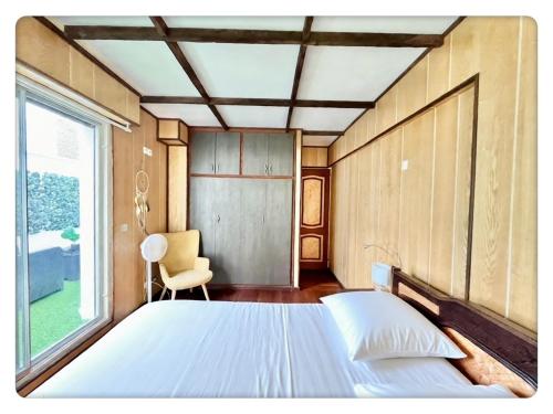 Ένα ή περισσότερα κρεβάτια σε δωμάτιο στο 3 beds-120m2-Terrace & Parking Near La Defense and Champs Elysees