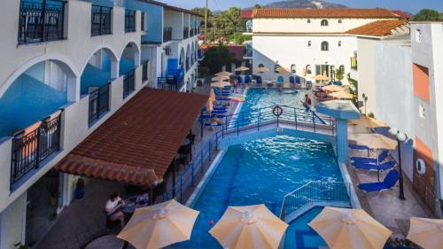 an overhead view of a swimming pool with umbrellas at Vossos Hotel Apartments in Laganas