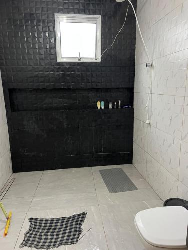 Ένα μπάνιο στο Casa São Vicente - 10 min from Praia Grande Ocean