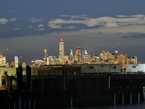 Gallery image of King and Queen in Staten Island