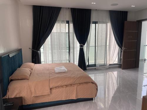 Una cama o camas en una habitación de Remy Apartment and Villa