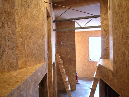 a room with a wall with a ladder in it at Kawaramachi Domitory in Takamatsu