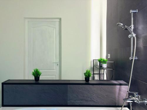 Ένα μπάνιο στο Nyx villa