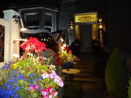 Taman di luar Lochnagar Guest House