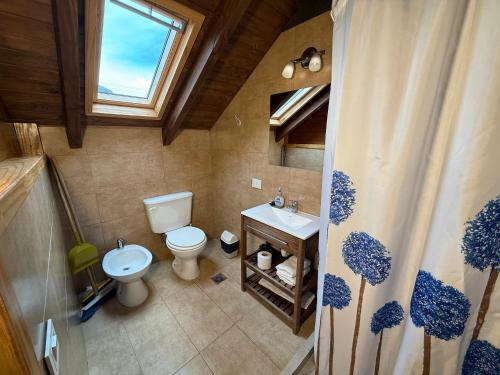 Ένα μπάνιο στο Campo Base Aparts