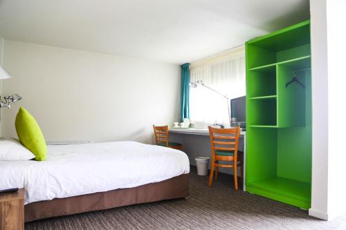 Ένα ή περισσότερα κρεβάτια σε δωμάτιο στο Campanile Narbonne A9/A61