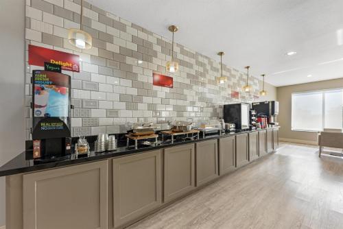 Kuchyň nebo kuchyňský kout v ubytování Best Western Plus Killeen - Fort Cavazos Hotel & Suites