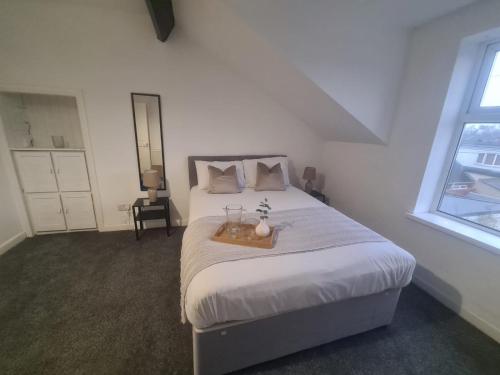 En eller flere senge i et værelse på Homestay Sunderland