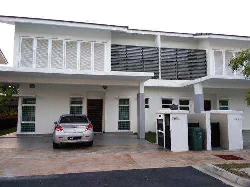 Eine Fassade oder ein Eingang zu Juniper Homestay Putrajaya Presint 11