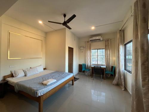 Postel nebo postele na pokoji v ubytování Hotel Serenity