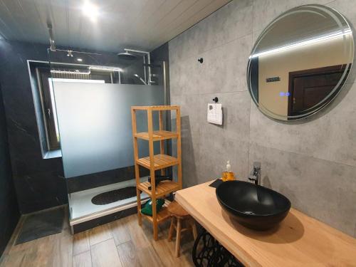 Et badeværelse på Les Pierris near F1 circuit