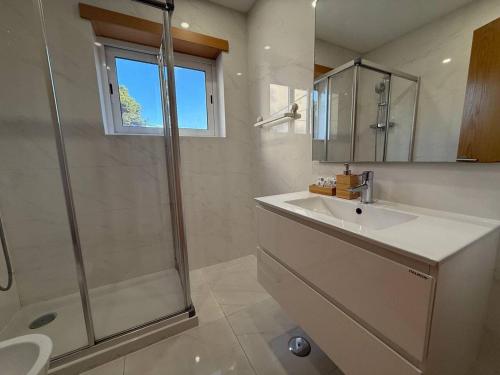 Cozy Cascais 3 Bed 2 Bath photo 3
