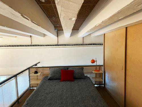 Rúm í herbergi á PLAN LOFT