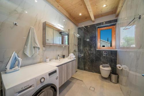 Ένα μπάνιο στο Pithari Sunset Villa