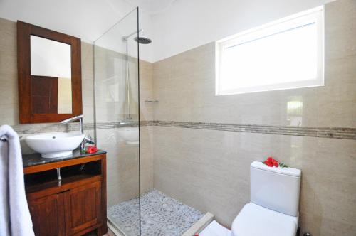 Un baño de Yasad Residence