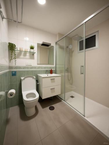 Benalmadena, Jupiter 1-Bedroom Apartment with Sea & Mountain Views, Pool & Garden