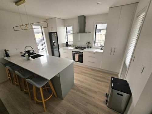 Una cocina o cocineta en Urban Retreat