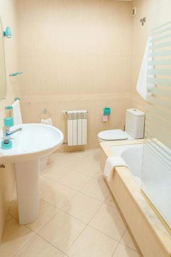 a bathroom with a sink and a toilet and a tub at MarinaMar Camariñas in Camariñas