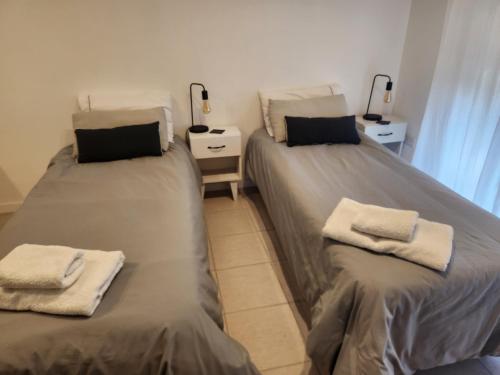 Postel nebo postele na pokoji v ubytování Luminoso y cálido atardecer